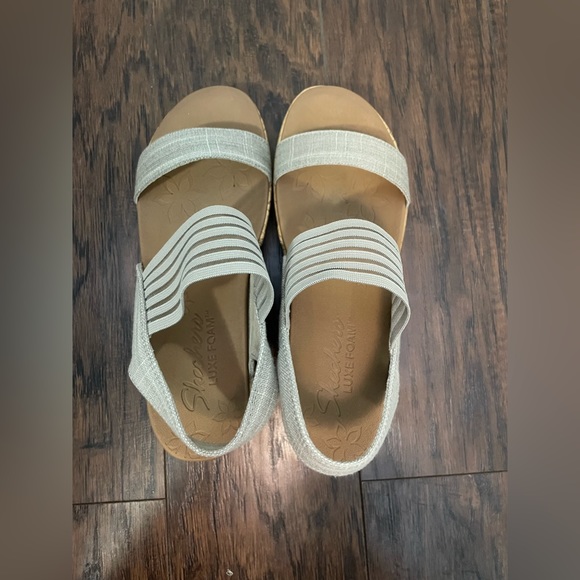 Skechers Beverley smitten kitten luxe foam wedge sandal women used like new - Picture 5 of 8